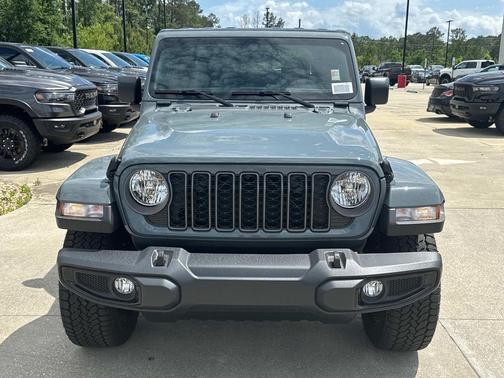 2025 Jeep Gladiator Sport