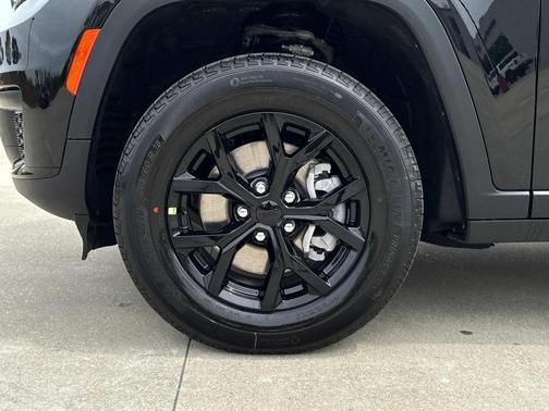 2025 Jeep Grand Cherokee L Laredo