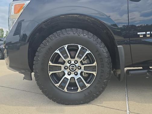 2022 Nissan Titan SV
