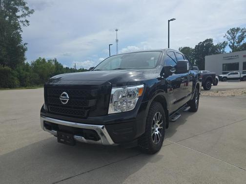 2022 Nissan Titan SV