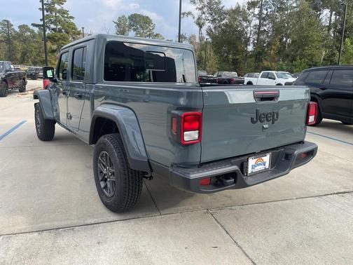 2026 Jeep Gladiator Sport