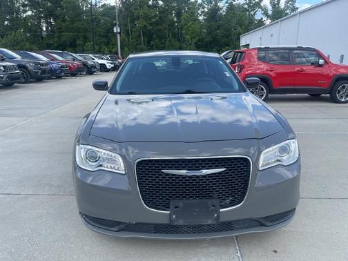 2019 Chrysler 300 Touring