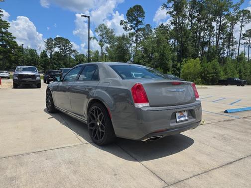 2019 Chrysler 300 Touring