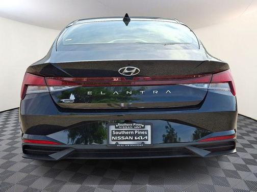2023 Hyundai ELANTRA SE