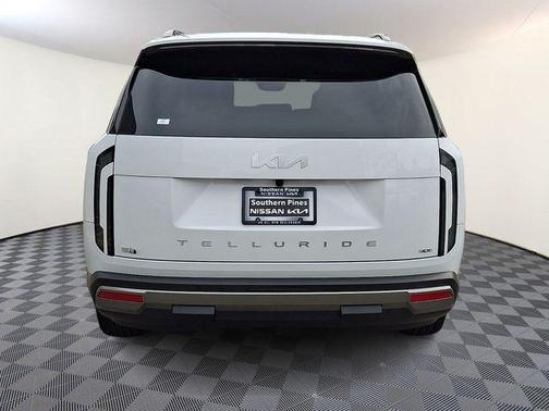 Glacier White Pearl 2027 Kia Telluride S