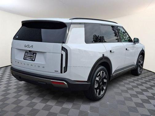 Glacier White Pearl 2027 Kia Telluride S