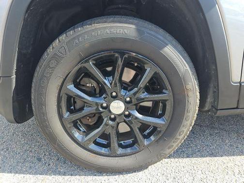 2017 Jeep Cherokee Sport