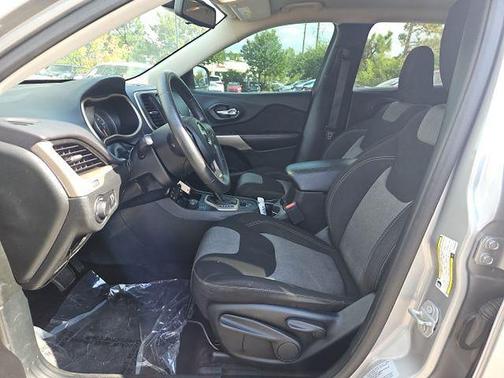 2017 Jeep Cherokee Sport