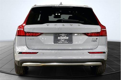 2026 Volvo V60 Cross Country Plus, B5 AWD Gas (mild hybrid)