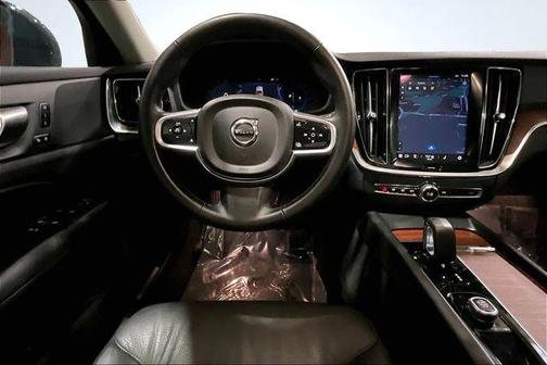 2025 Volvo V60 Cross Country Plus, B5 AWD Gas (mild hybrid)