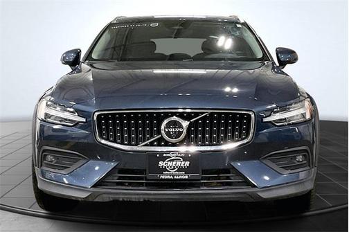 2025 Volvo V60 Cross Country Plus, B5 AWD Gas (mild hybrid)