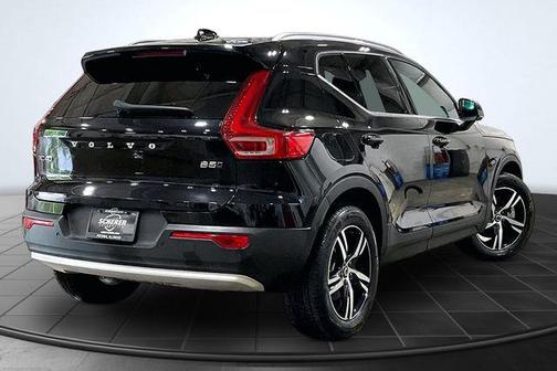 Onyx Black 2025 Volvo XC40 B5 Core Bright Theme