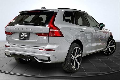 2024 Volvo XC60 Recharge Plug-In Hybrid T8 Ultimate Dark Theme