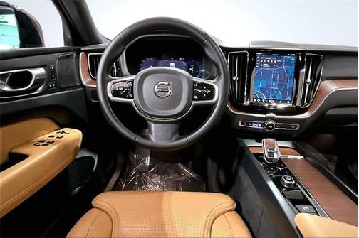 2024 Volvo XC60 Recharge Plug-In Hybrid T8 Ultimate Dark Theme