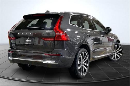 2023 Volvo XC60 B5 Ultimate Bright Theme