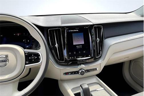 2025 Volvo XC60 B5 Plus