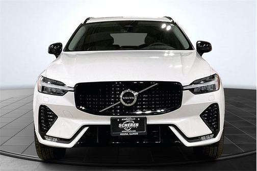 2023 Volvo XC60 B5 Ultimate Dark Theme
