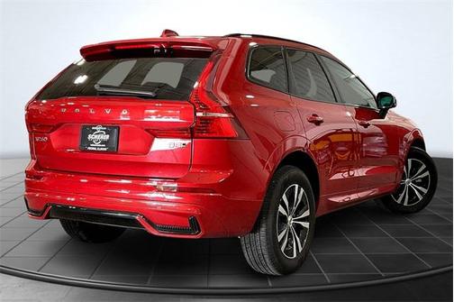 2024 Volvo XC60 B5 Core Dark Theme