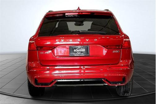 2024 Volvo XC60 B5 Core Dark Theme