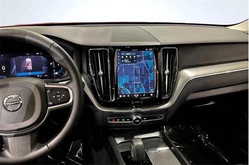 2024 Volvo XC60 B5 Core Dark Theme