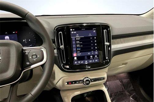 2026 Volvo XC40 B5 Ultra