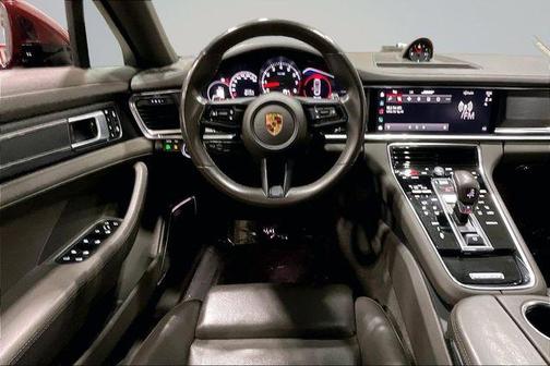 2022 Porsche Panamera 4 Platinum Edition