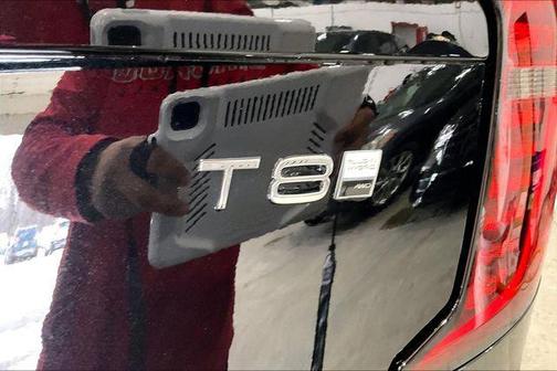 Onyx Black Metallic 2026 Volvo XC90 Plug-In Hybrid Plus, T8 AWD, Electric/Gasoline, Bright, 7 Seats