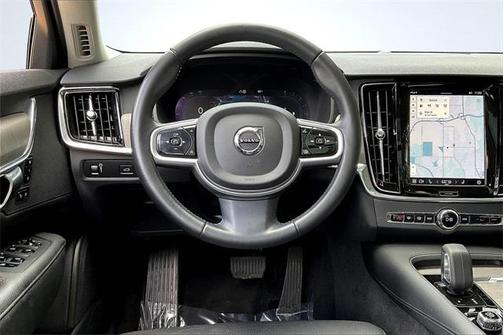 2022 Volvo V90 Cross Country B6