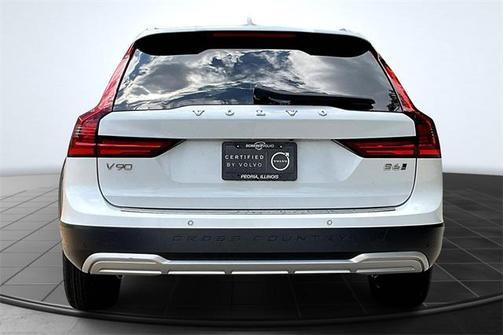 2022 Volvo V90 Cross Country B6