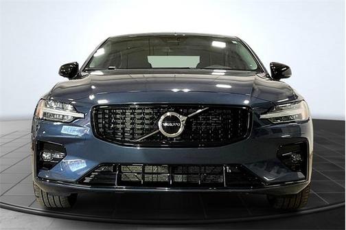 2024 Volvo S60 B5 Core Dark Theme