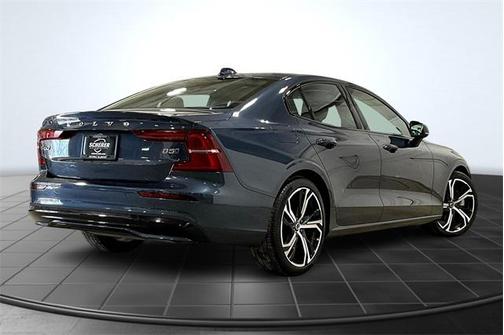 2024 Volvo S60 B5 Core Dark Theme