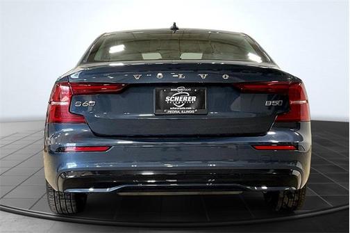 2024 Volvo S60 B5 Core Dark Theme