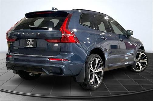 2024 Volvo XC60 Recharge Plug-In Hybrid T8 Ultimate Dark Theme