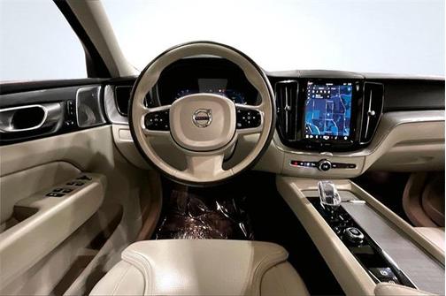 2024 Volvo XC60 Recharge Plug-In Hybrid T8 Ultimate Dark Theme