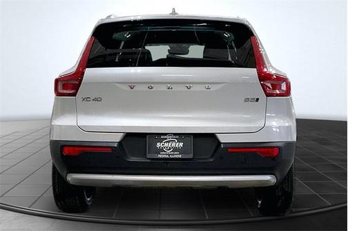 2023 Volvo XC40 B5 Plus Bright Theme