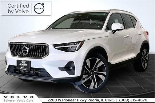 2023 Volvo XC40 B5 Plus Bright Theme