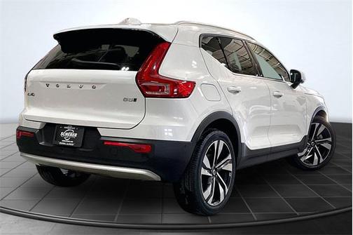 2023 Volvo XC40 B5 Plus Bright Theme