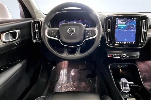 2023 Volvo XC40 B5 Plus Bright Theme