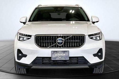 2023 Volvo XC40 B5 Plus Bright Theme