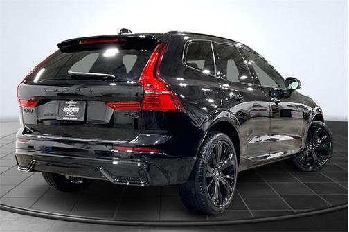 2025 Volvo XC60 B5 Ultra Black Edition