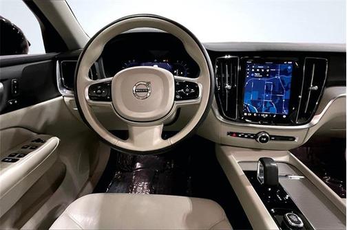 2024 Volvo S60 B5 Plus Dark Theme