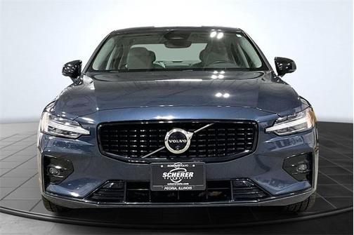 2024 Volvo S60 B5 Plus Dark Theme