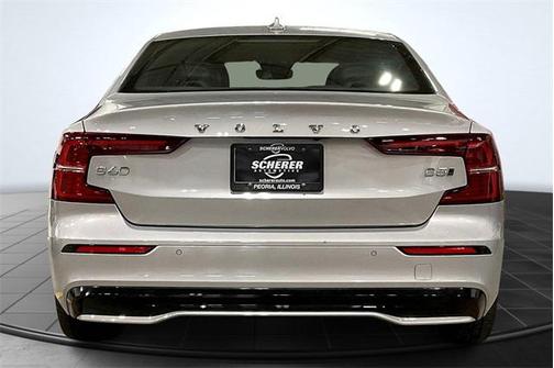 2024 Volvo S60 B5 Ultimate Dark Theme