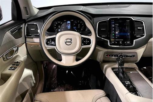 2022 Volvo XC90 T6 Inscription