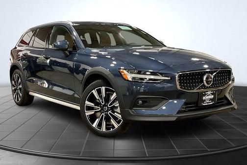 Denim Blue Metallic 2026 Volvo V60 Cross Country Ultra, B5 AWD Gas (mild hybrid)