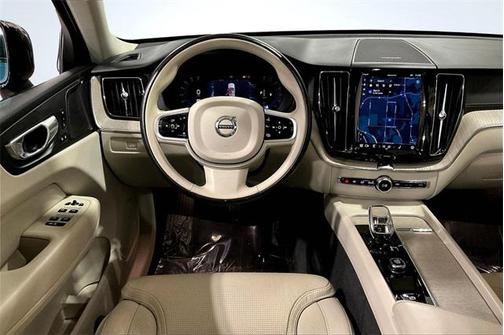 2023 Volvo XC60 B5 Ultimate Dark Theme