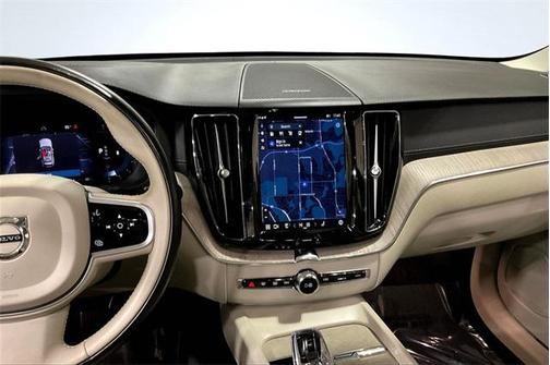 2023 Volvo XC60 B5 Ultimate Dark Theme