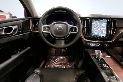 2023 Volvo XC60 B6 Ultimate Bright Theme