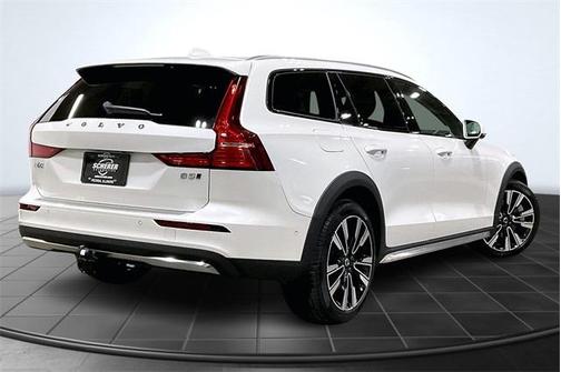 2024 Volvo V60 Cross Country B5 Ultimate