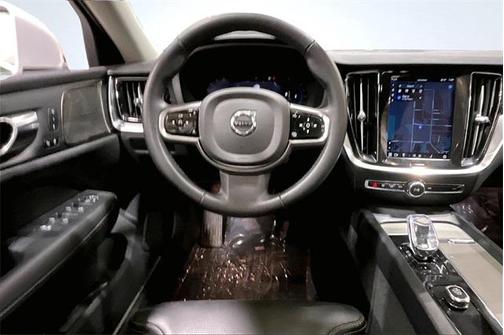 2024 Volvo V60 Cross Country B5 Ultimate
